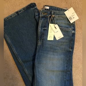 NWT Flared High Rise Jeans Size 28 Forever21